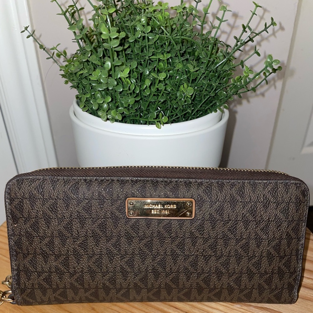 Michael Kors Wristlet Wallet